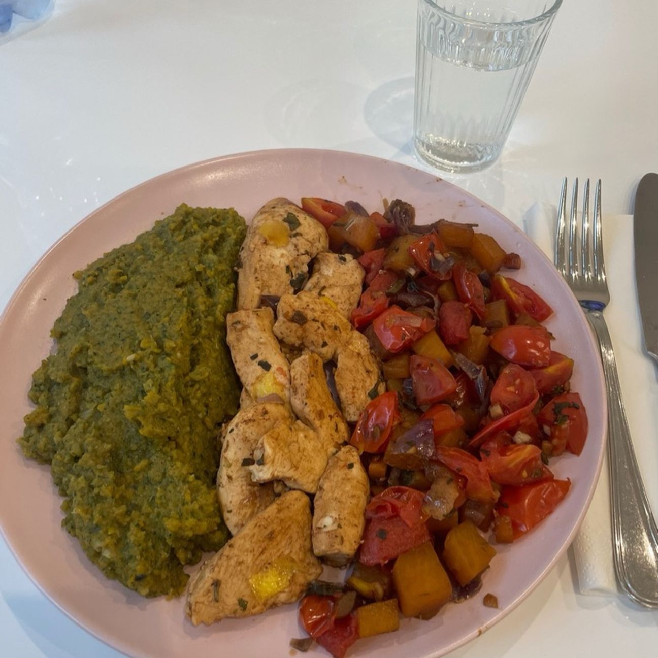 Pollo al limone, zucca e pomodorini, crema di zucchine e carote