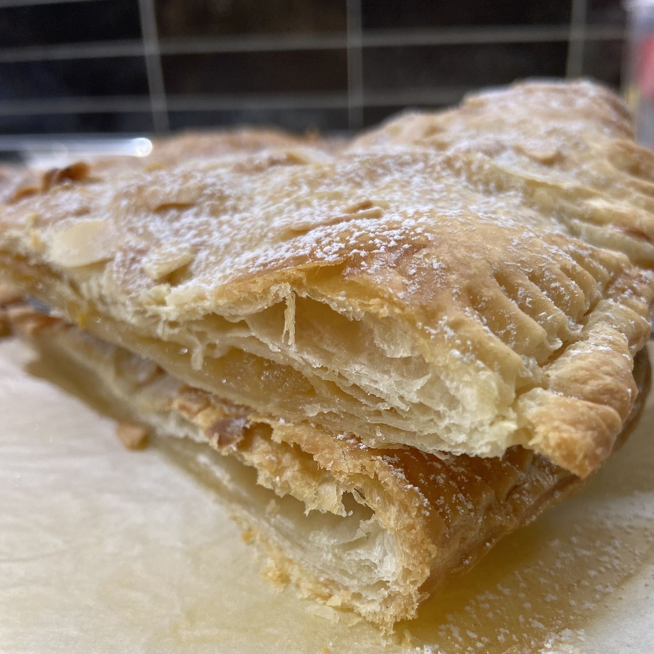 SPICCHI DI SFOGLIA CON MELE E MARMELLATA