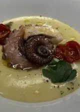 Ricetta Polpo con crema di patate al cartoccio e pomodori arrostiti