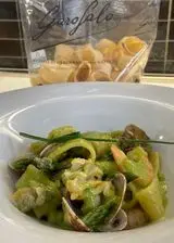 Ricetta Calamara, vongole, gamberetti e crema di asparagi