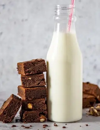 Ricetta BROWNIES CON CIOCCOLATO AL LATTE E NOCCIOLE di thesweetieparadise