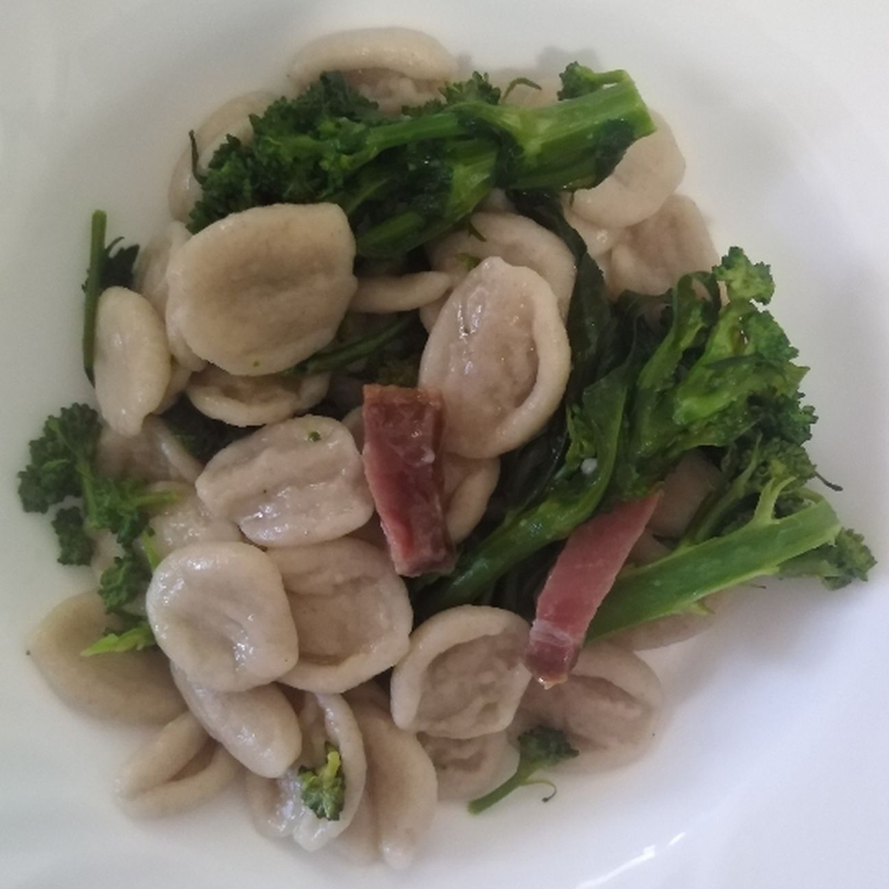 Orecchiette con cime di rapa e prosciutto crudo