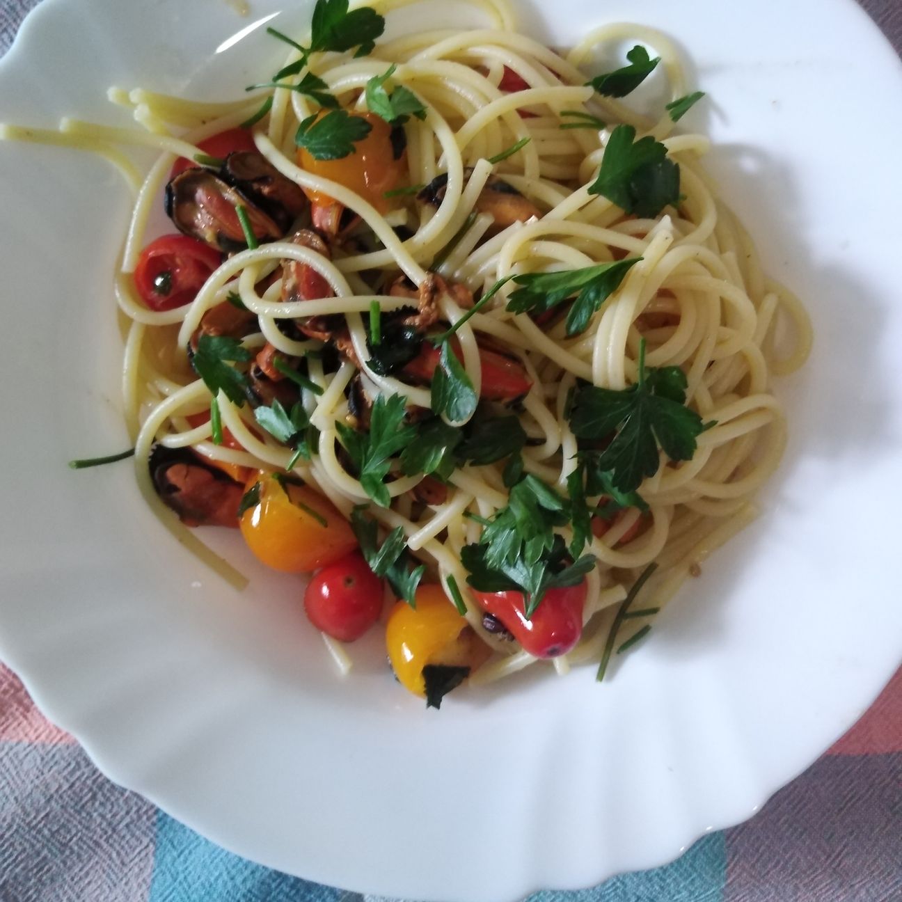 Spaghetti con cozze e pomodorini