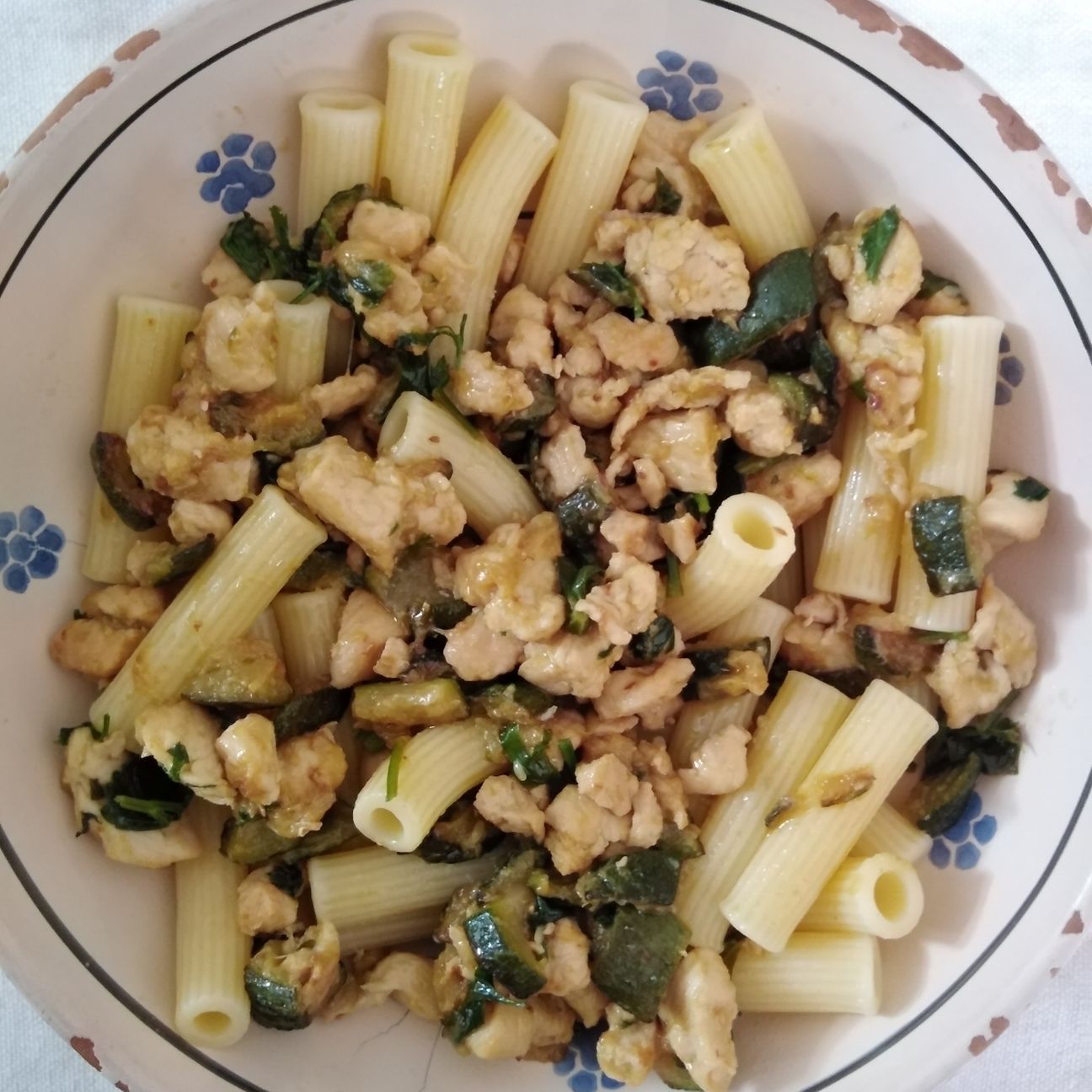Pasta con zucchina e petto di pollo