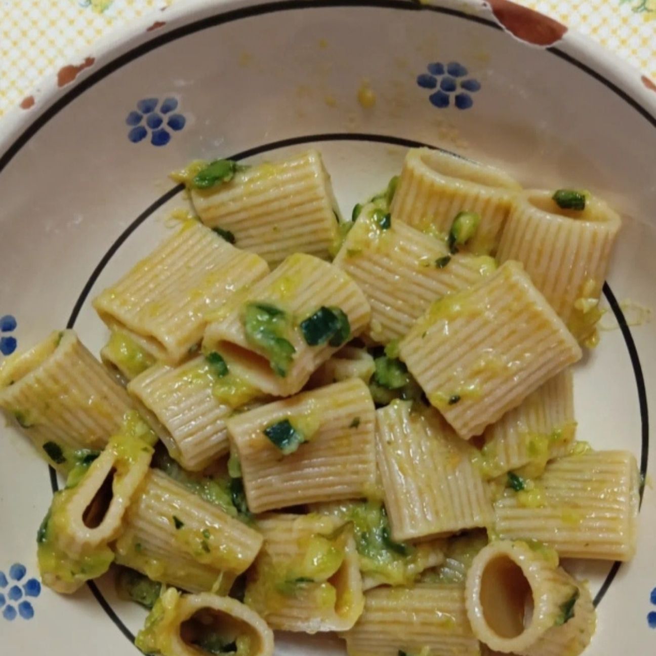 Pasta con pesto di zucchina