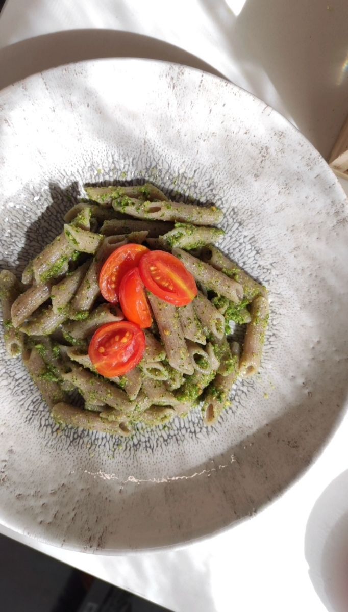 Penne gluten free pesto di rucola e pomodorini vegana