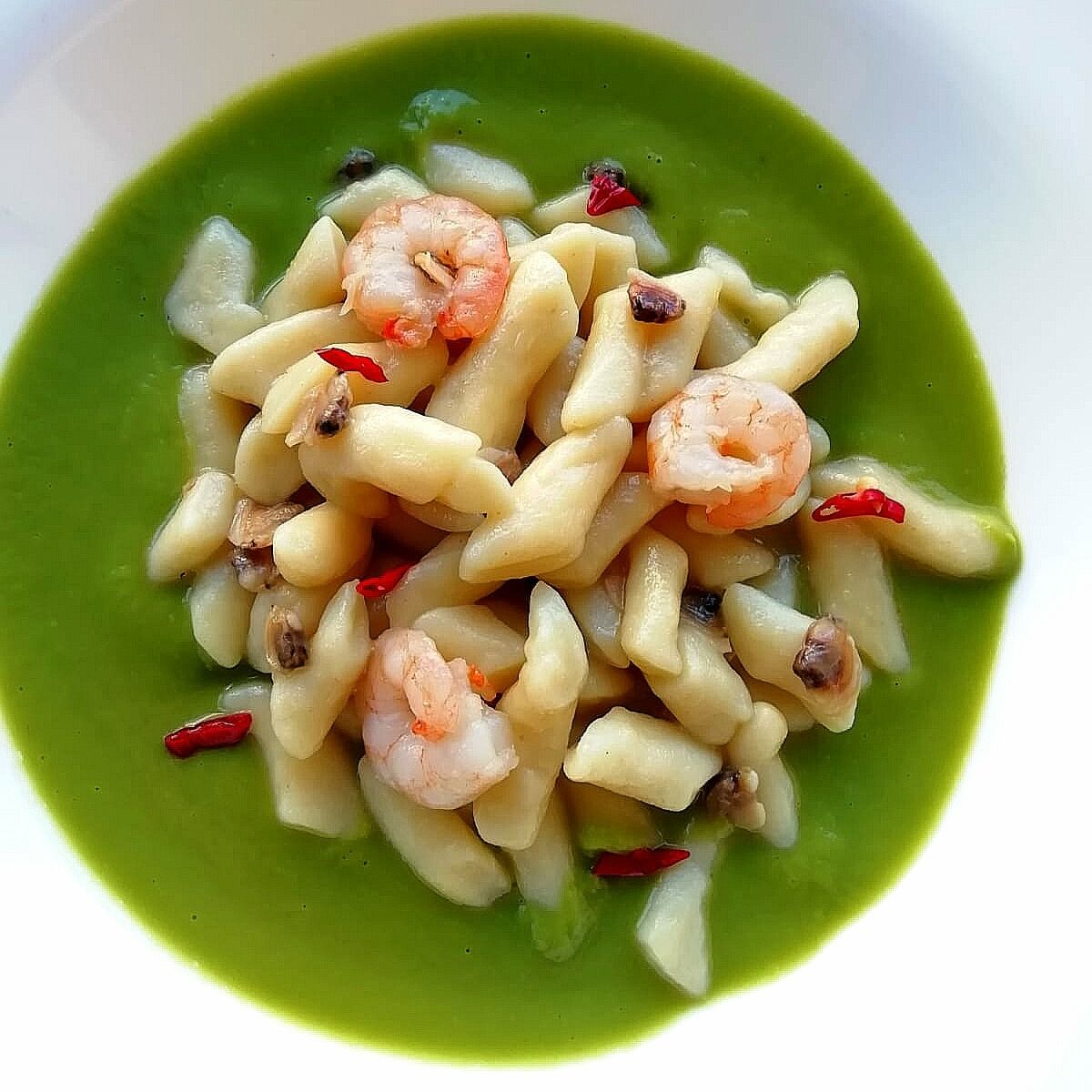 Gnocchi in crema di piselli e pesce