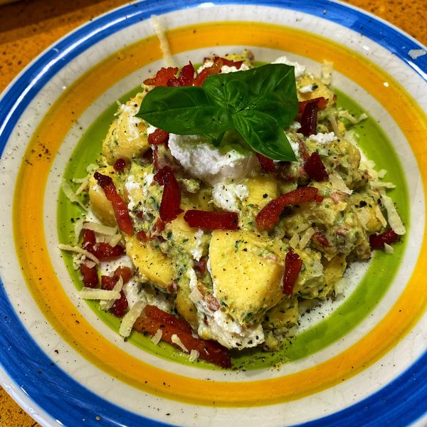 Gnocchi con pesto di zucchine, ricotta e spek Al.ta Cucina cesconardo