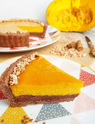 Ricetta Crostata al cacao con cuore di crema al cioccolato e frangipane alla zucca di mammachepiatti