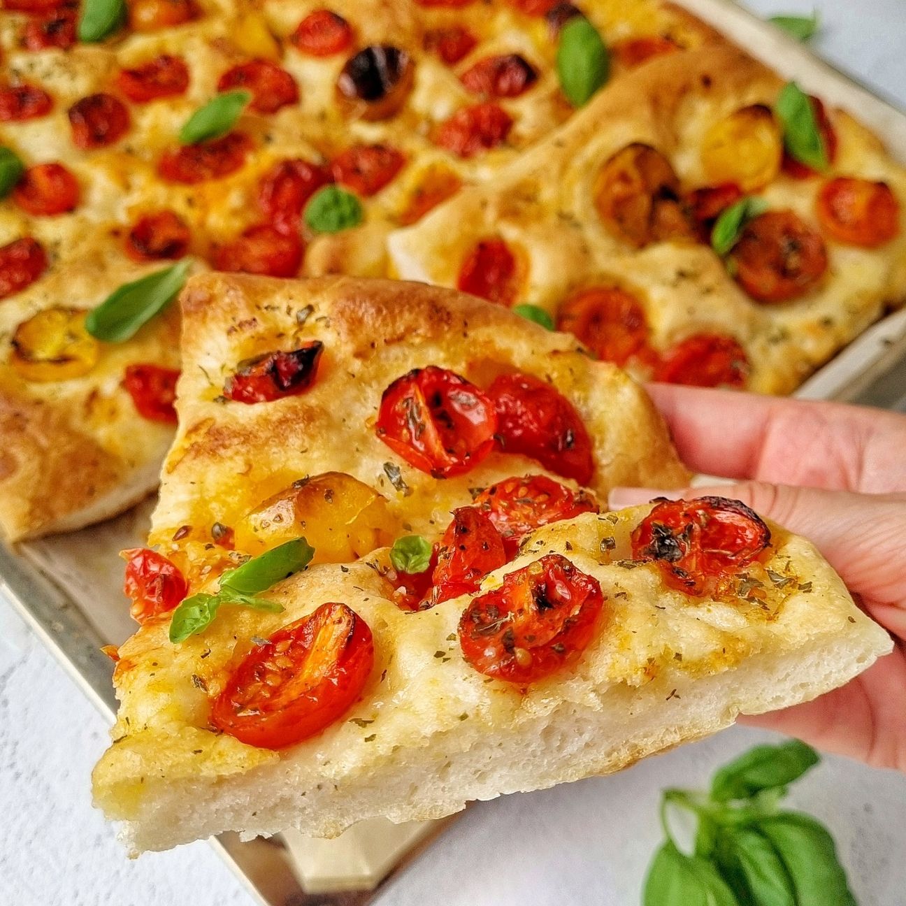 Focaccia pomodorini e origano