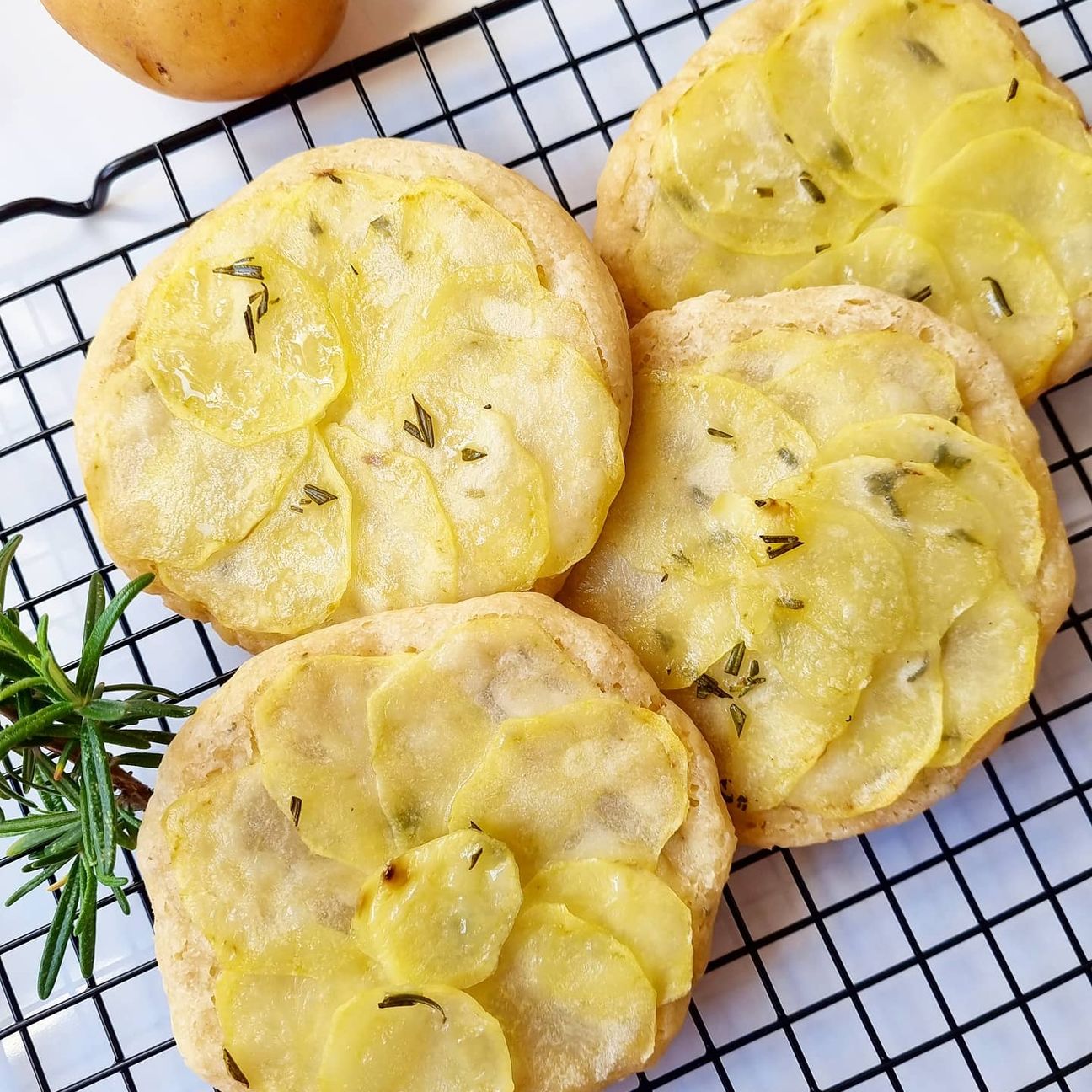 Focaccine di patate e rosmarino