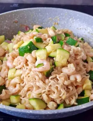 Ricetta Noodles gamberi e zucchine di monidipastafrolla