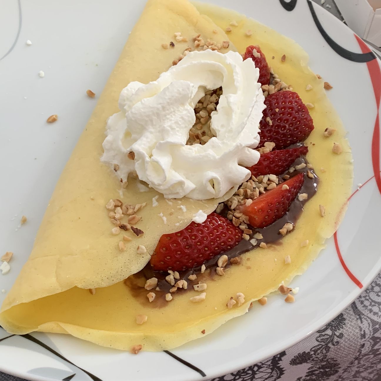 Crepe fragole panna e nocciola