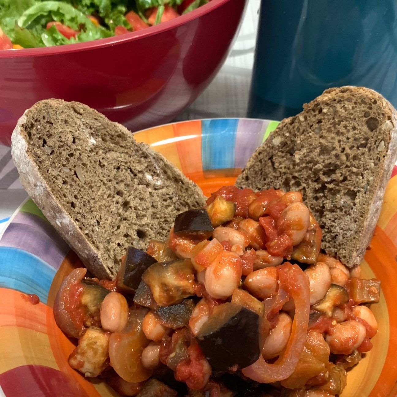 Melanzane e fagioli al sugo di pomodoro