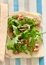 Ricetta Panino con formaggio, rucola e noci