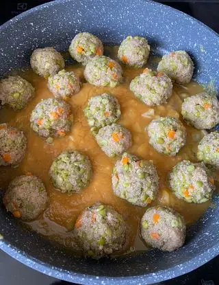 Ricetta Polpette di amaranto, piselli e carote al sugo di datterini gialli di monidipastafrolla
