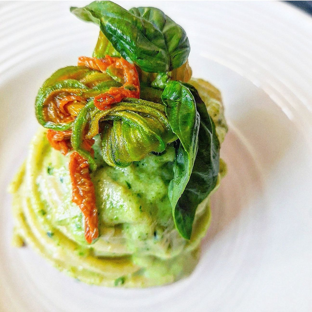 Spaghettoni in crema di zucchine, pecorino e basilico!💚💚💚