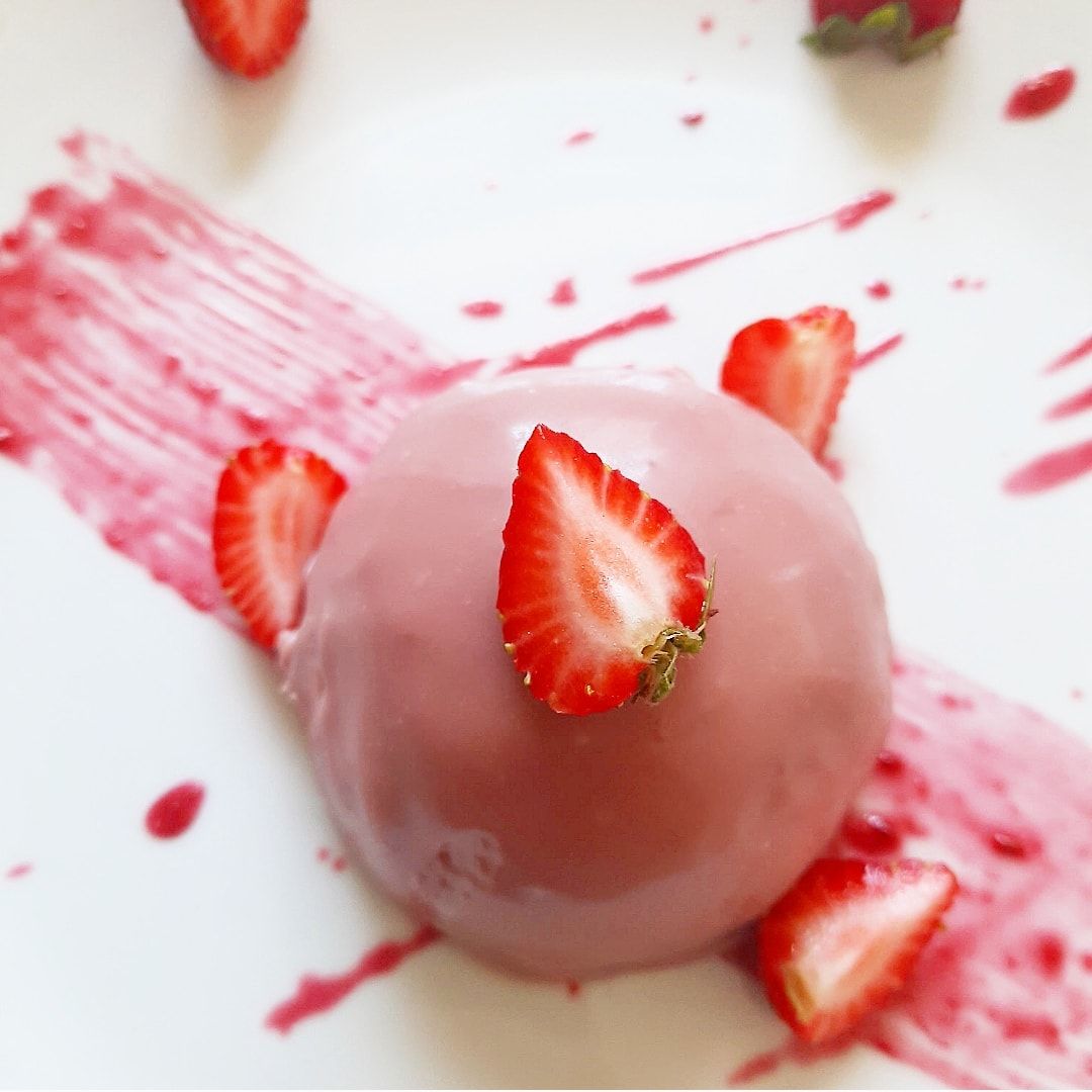 Semisfera gelato ruby, lampone, fragole con cuore fondente!💖💖💖