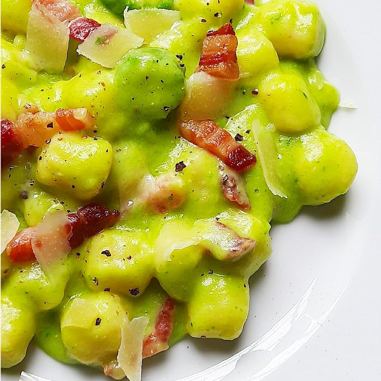 Gnocchetti allo zafferano in crema di zucchine, pecorino e pancetta dolce!💚💚