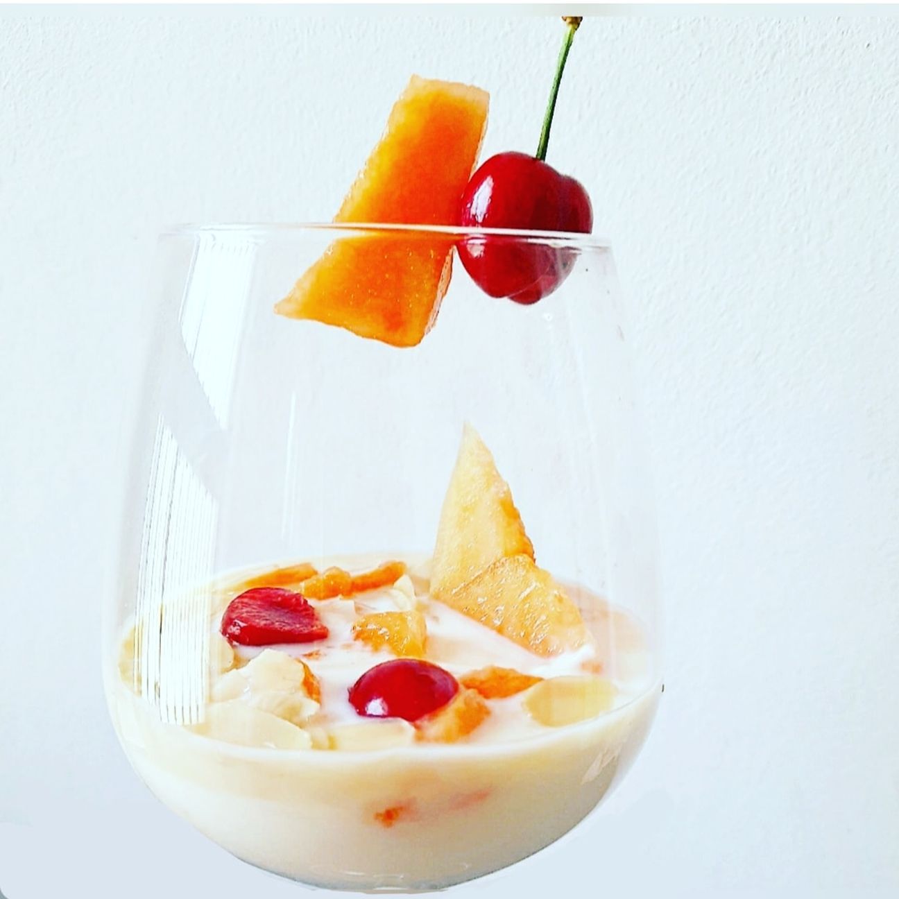 Mousse allo yogurt, cioccolato bianco, ciliegie e melone!🍒❤🍈