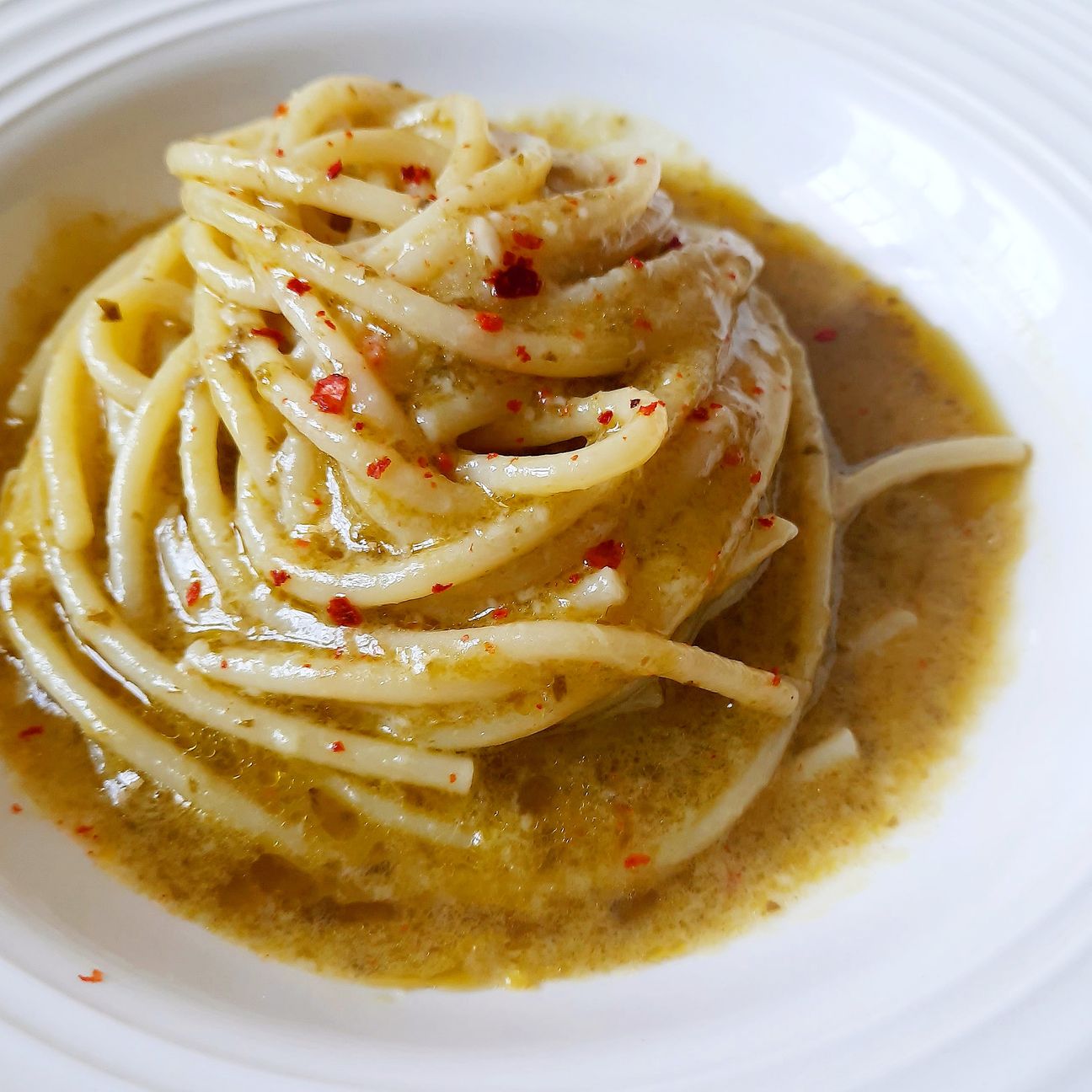 Spaghetti in salsa di aglio, olio, peperoncino, acciughe e pane integrale!💛💛💛
