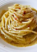 Ricetta Spaghetti in salsa di aglio, olio, peperoncino, acciughe e pane integrale!💛💛💛