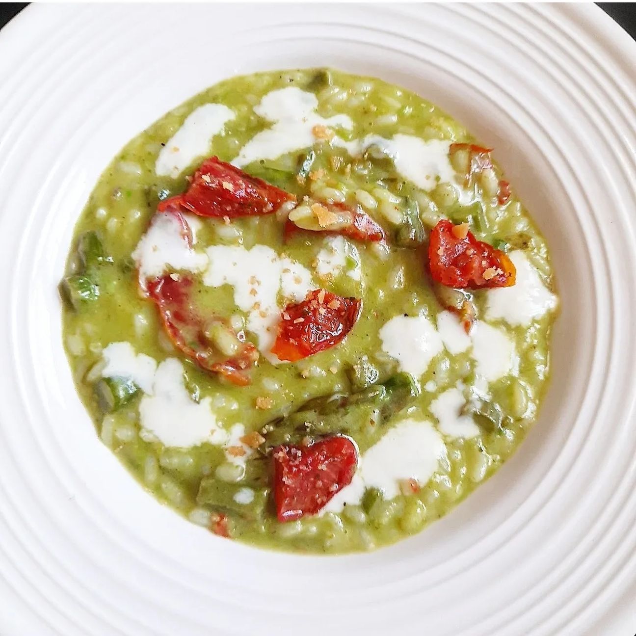 Risotto crema di asparagi, pomodori secchi, crema di parmigiano, pane croccante!