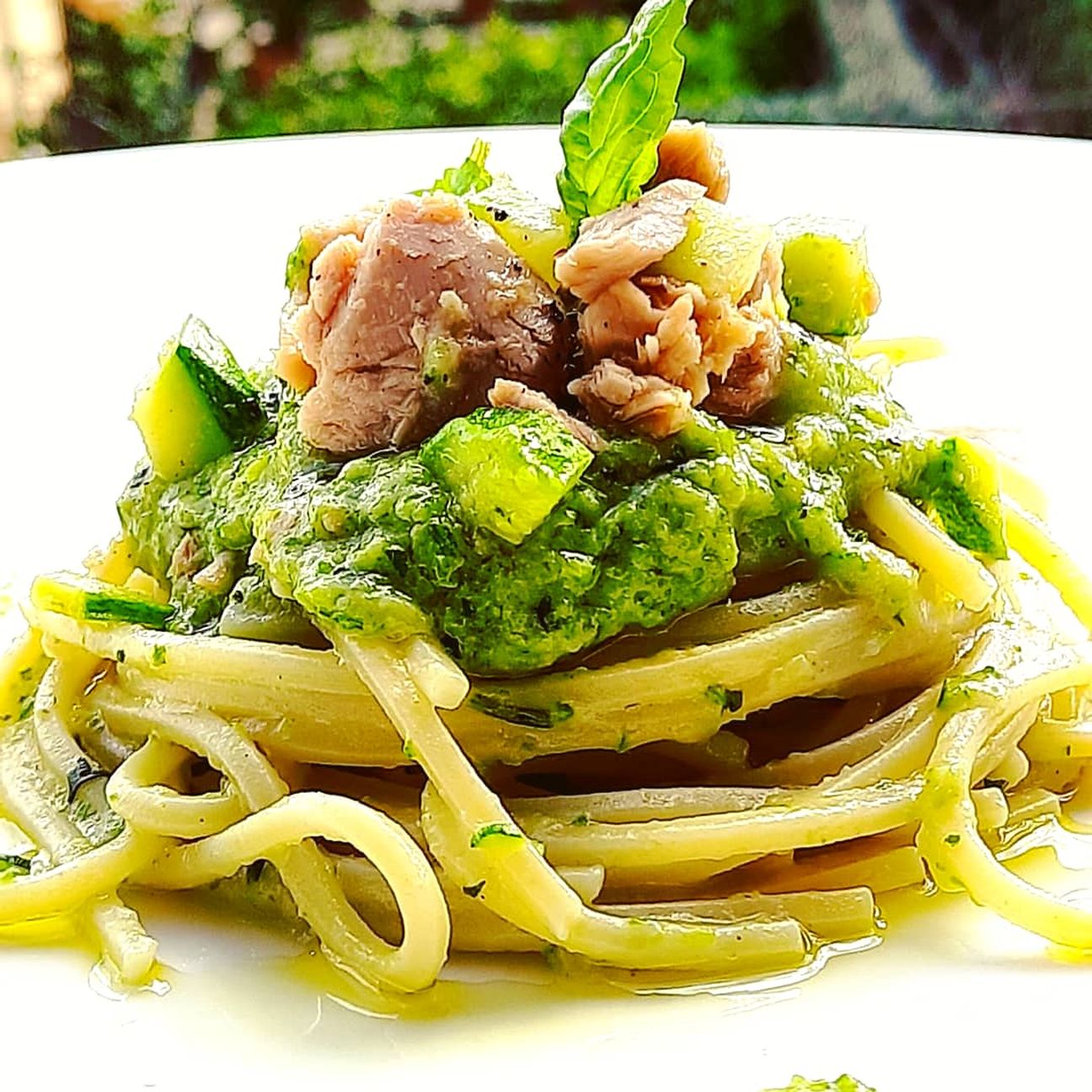 Spaghetto alla chitarra in crema di zucchine, tonno e olio al basilico!💚💚💚