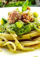 Ricetta Spaghetto alla chitarra in crema di zucchine, tonno e olio al basilico!💚💚💚