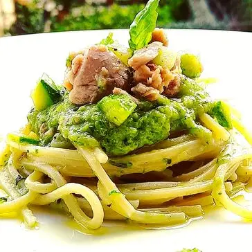 Ricetta Spaghetto alla chitarra in crema di zucchine, tonno e olio al basilico!💚💚💚 di dianacorradetti