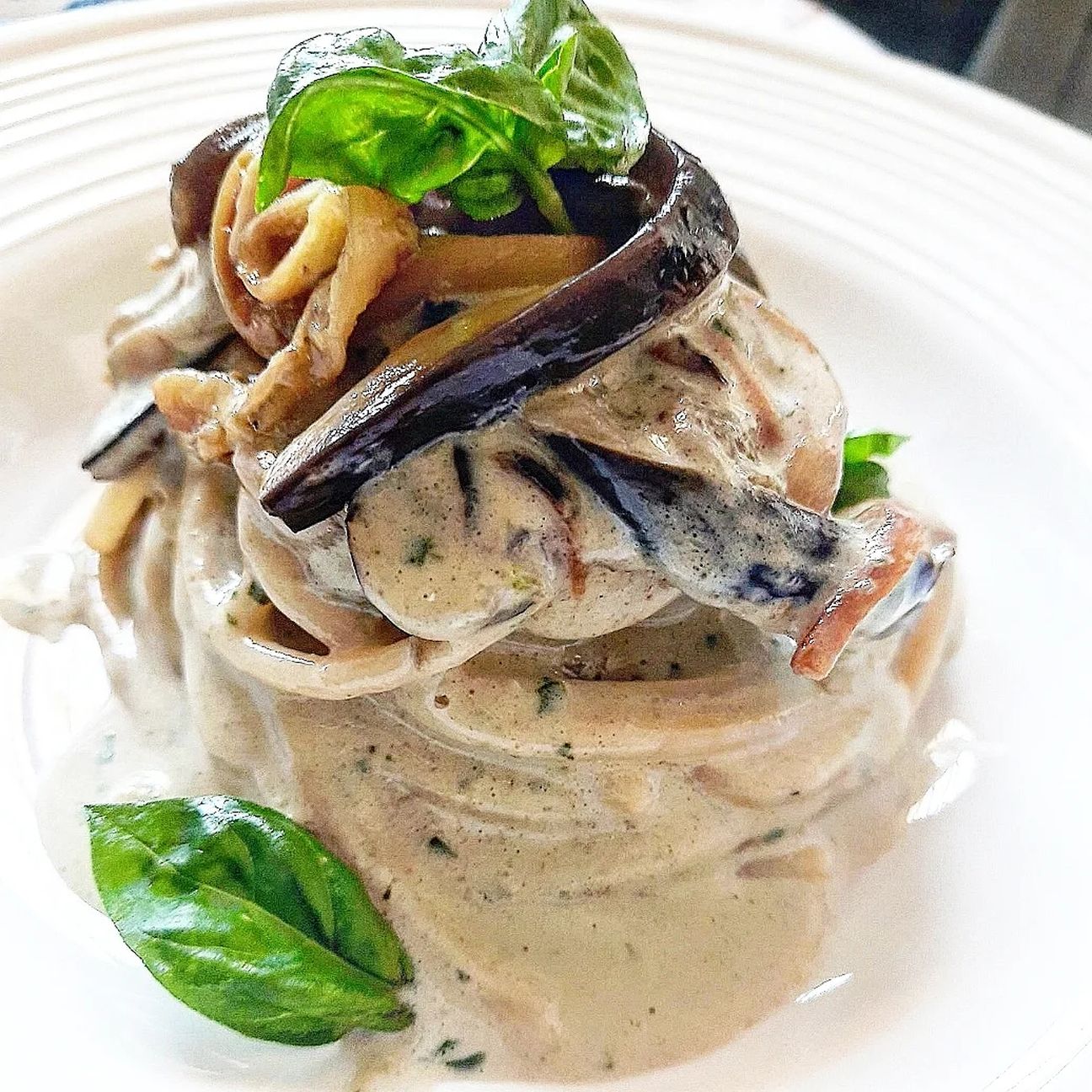 Spaghetti melanzane, crema di parmigiano e basilico!💚