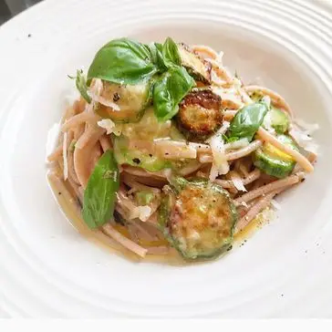 Ricetta Spaghetti integrali zucchine e basilico!💚💚💚 di dianacorradetti