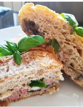 Ricetta Panfocaccia ripieno di verdure,  basilico e mortadella!💚💚💚 di dianacorradetti