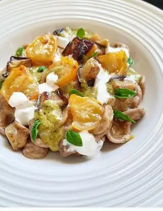 Ricetta Orecchiette di grano arso, datterino giallo, melanzane, pesto di basilico e ricotta!💛💛💛 di dianacorradetti