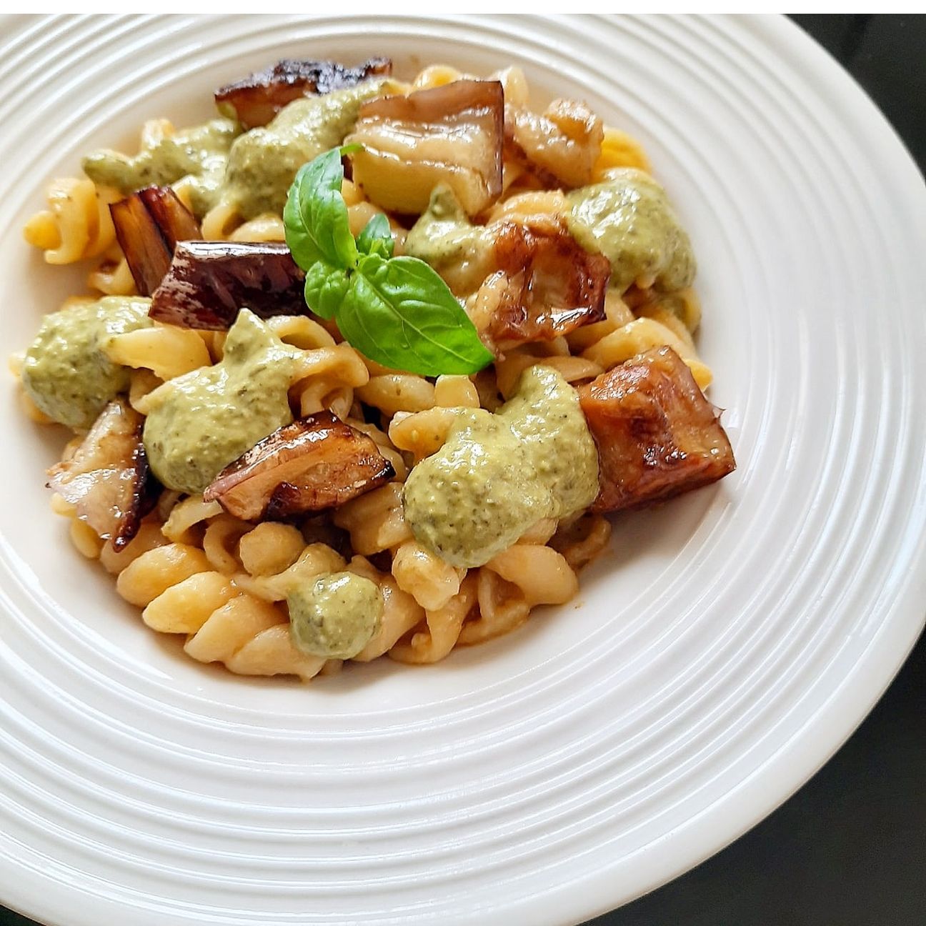 Fusilli melanzane,pesto e datterino giallo!💛💛💛