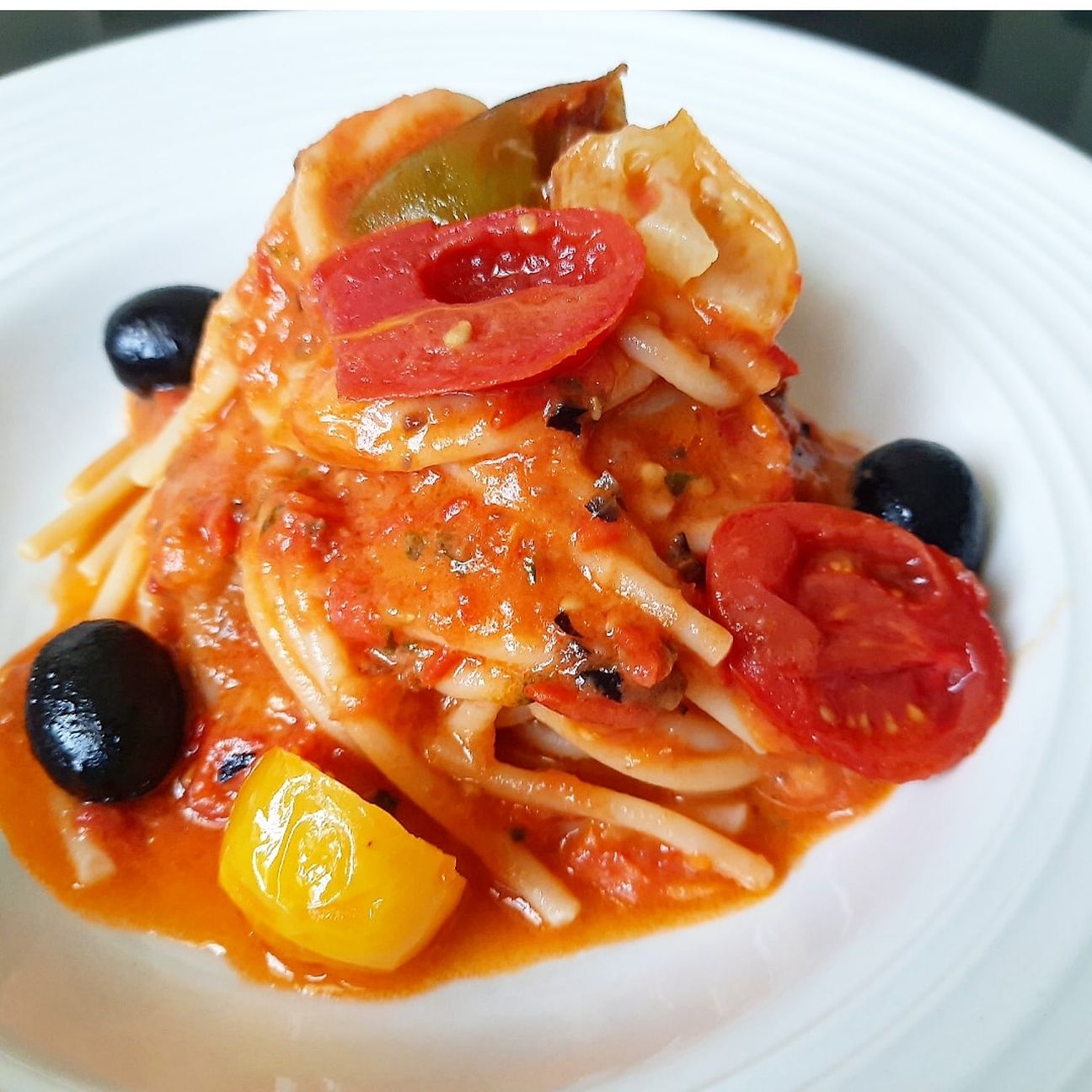 Spaghetto ai 3 datterini, pomodoro pixel e olive nere!💛❤🧡