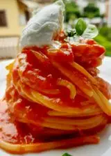 Ricetta Spaghetto pomodoro, bufala e basilico!❤❤❤