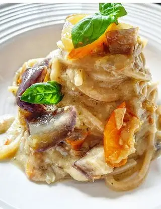 Ricetta Spaghetti in crema di melanzane, datterino arancione e basilico!  di dianacorradetti