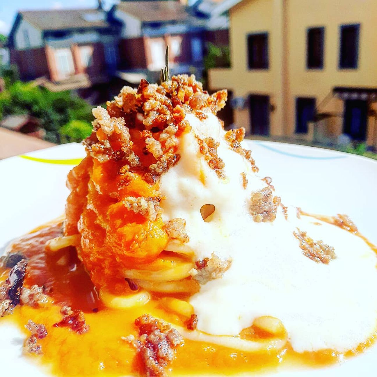 Spaghetto crema di zucca, taleggio, olio al tartufo e ragù di salsiccia🧡🧡🧡!