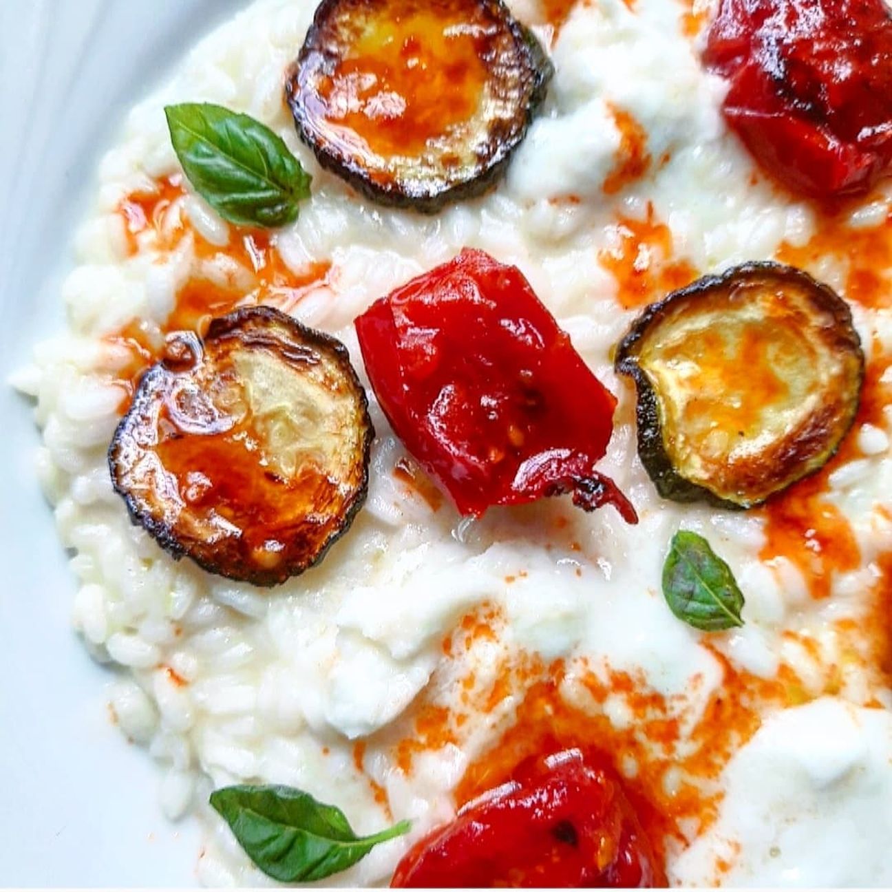 Risotto in crema di bufala, pomodori confit, zucchine e basilico!💚💚💚