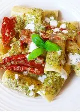 Ricetta Rigatoni pesto di basilico, pomodori secchi e cremoso di ricotta di bufala💚💚💚!