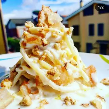 Ricetta Spaghettoni fonduta di gorgonzola, pere e noci!💛💛💛 di dianacorradetti