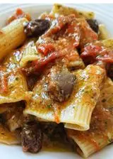 Ricetta Mezzi rigatoni con pomodoro datterino, olive taggiasche, emulsione al basilico e pecorino!💚❤💚