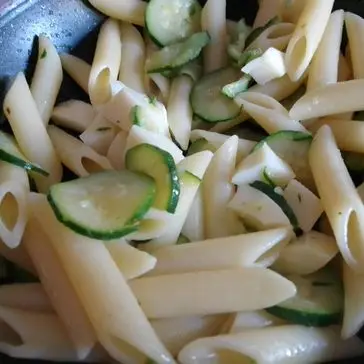 Ricetta Penne zucchine e scamorza affumicata