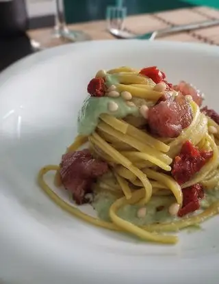 Ricetta Bavette con curcuma in salsa guacamole con tartare di tonno, pomodoro secchi e pinoli di antonio631
