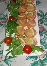 Ricetta Bruschette alle olive con salmone affumicato e spicchi di limone