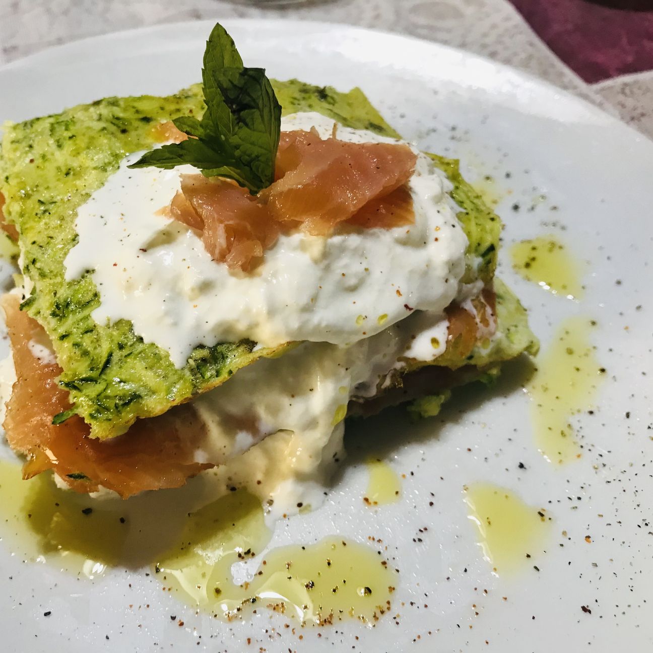 Lasagna fredda con salmone e burrata