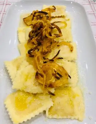 Ricetta Ravioli di speck al profumo di salvia e cipolla croccante di marcello.colizzi