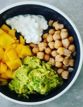 Ricetta Insalata estiva con ceci, mango, avocado e cottage cheese di 8vale8