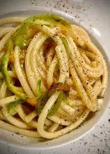 Ricetta Bucatini aglio e olio con fiori di zucca
